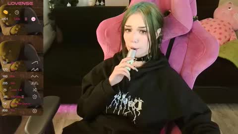 Snapshot of broodmommyy3 chatting on 02/18/25, 05:09 Martha online show from 02/18/25, 05:09