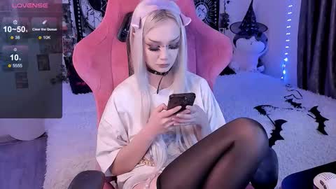 Snapshot of broodmommyy3 chatting on 10/23/25, 11:53 Martha online show from 10/23/25, 11:53