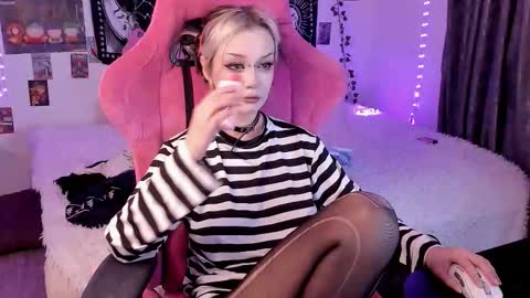 Snapshot of broodmommyy3 chatting on 11/16/25, 10:32 Martha online show from 11/16/25, 10:32