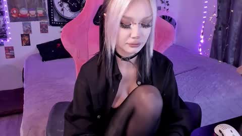 Snapshot of broodmommyy3 chatting on 12/05/25, 12:47 Martha online show from 12/05/25, 12:47