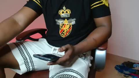 brown_king_00 online show from 11/11/25, 12:38