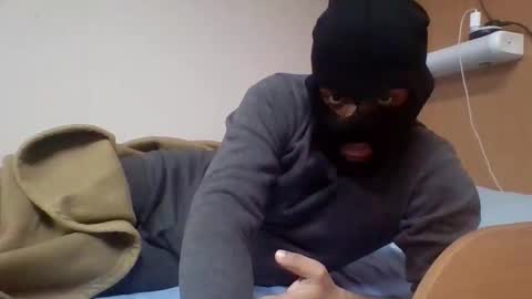 Snapshot of brownmanin40s chatting on 12/20/25, 04:08 brownmanin40s online show from 12/20/25, 04:08