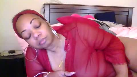 Snapshot of brownroundrenee chatting on 05/29/26, 11:19 brownroundrenee online show from 05/29/26, 11:19