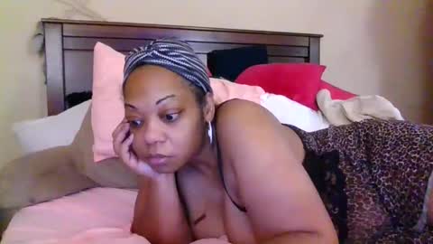 Snapshot of brownroundrenee chatting on 06/09/26, 10:27 brownroundrenee online show from 06/09/26, 10:27