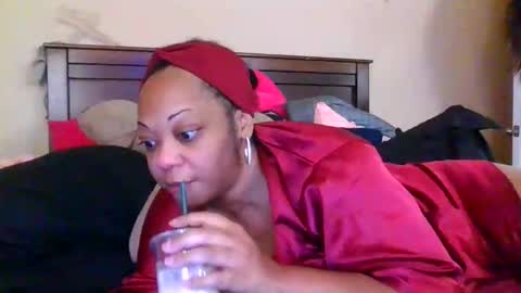 Snapshot of brownroundrenee chatting on 06/12/26, 10:25 brownroundrenee online show from 06/12/26, 10:25