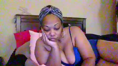 Snapshot of brownroundrenee chatting on 06/28/26, 10:10 brownroundrenee online show from 06/28/26, 10:10