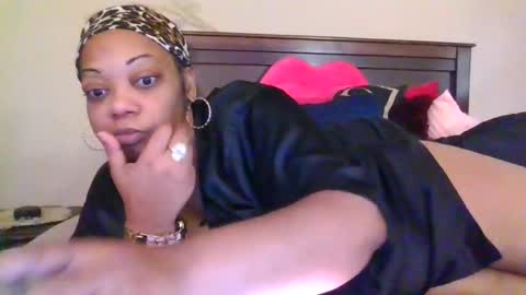 Snapshot of brownroundrenee chatting on 07/05/26, 12:23 brownroundrenee online show from 07/05/26, 12:23