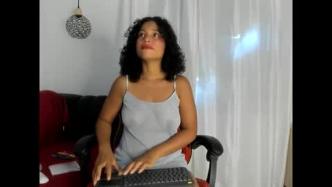 brownvelvet_ online show from 11/15/25, 04:47