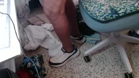 Snapshot of bruceb124u chatting on 11/12/25, 01:00 bruceb124u online show from 11/12/25, 01:00