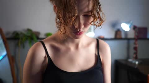 Tess online show from 05/09/26, 01:49