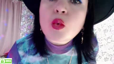 Snapshot of brunette7786 chatting on 12/17/24, 09:49 Julia online show from 12/17/24, 09:49