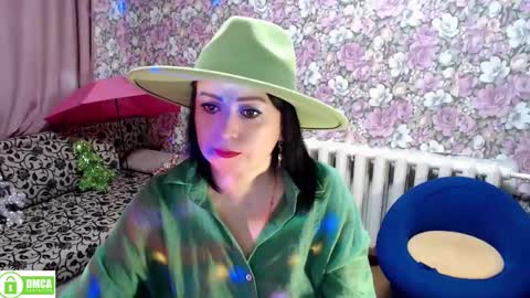 Snapshot of brunette7786 chatting on 12/28/24, 09:51 Julia online show from 12/28/24, 09:51