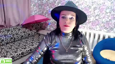 Snapshot of brunette7786 chatting on 01/12/25, 08:57 Julia online show from 01/12/25, 08:57