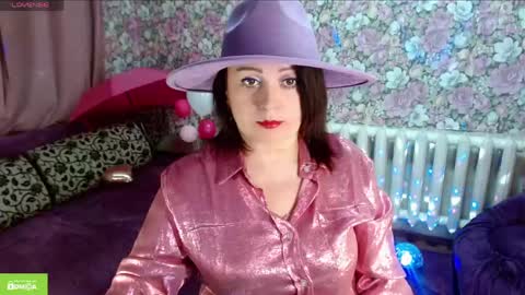 Snapshot of brunette7786 chatting on 04/11/26, 09:30 Julia online show from 04/11/26, 09:30