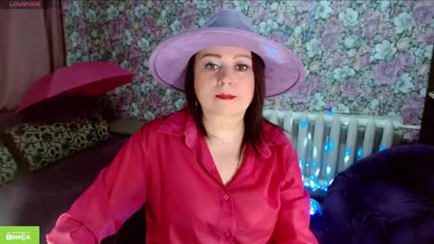 Snapshot of brunette7786 chatting on 05/05/26, 08:17 Julia online show from 05/05/26, 08:17
