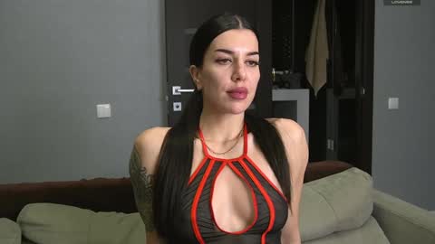 Snapshot of brunette_from_the_moon chatting on 12/22/24, 08:03 Alice online show from 12/22/24, 08:03