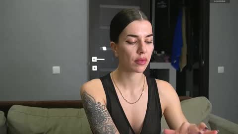 Snapshot of brunette_from_the_moon chatting on 02/15/25, 08:11 Alice online show from 02/15/25, 08:11