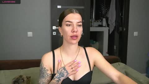 Snapshot of brunette_from_the_moon chatting on 04/09/26, 09:53 Alice online show from 04/09/26, 09:53