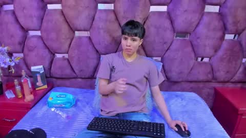 Snapshot of bruno_cruz chatting on 10/22/25, 02:23 Bruno Cruz online show from 10/22/25, 02:23