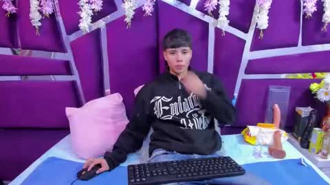 Snapshot of bruno_cruz chatting on 11/23/25, 02:22 Bruno Cruz online show from 11/23/25, 02:22