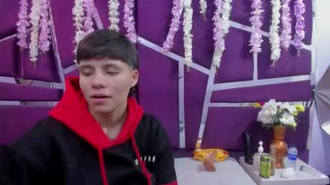 Snapshot of bruno_cruz chatting on 12/18/25, 02:17 Bruno Cruz online show from 12/18/25, 02:17