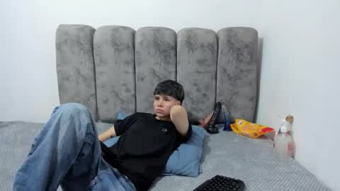 Snapshot of bruno_cruz chatting on 04/19/26, 02:33 Bruno Cruz online show from 04/19/26, 02:33