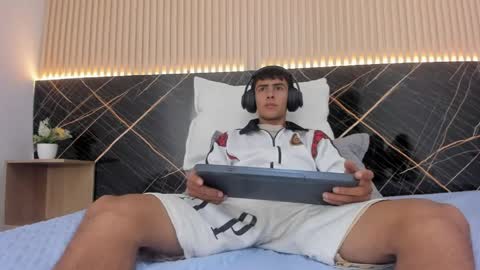 Snapshot of bruno_fox_ chatting on 06/09/26, 07:25 Bruno online show from 06/09/26, 07:25