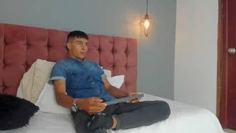 Snapshot of bruno_fox_ chatting on 06/17/26, 12:40 Bruno online show from 06/17/26, 12:40