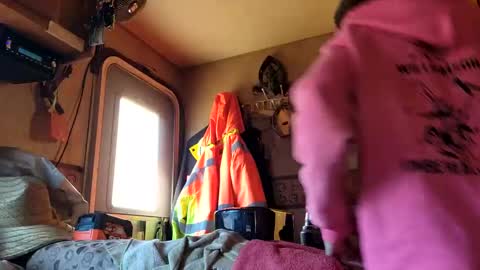 Snapshot of brushsquach chatting on 12/02/24, 08:00 Steve... aka SkinnieDippin aka TimberTramp online show from 12/02/24, 08:00