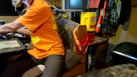 Snapshot of brushsquach chatting on 01/16/25, 01:25 Steve... aka SkinnieDippin aka TimberTramp online show from 01/16/25, 01:25