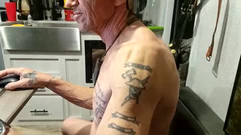 Snapshot of brushsquach chatting on 03/02/25, 07:43 Steve... aka SkinnieDippin aka TimberTramp online show from 03/02/25, 07:43