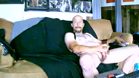 Snapshot of brutal3anddone chatting on 04/18/26, 06:34 brutal3anddone online show from 04/18/26, 06:34