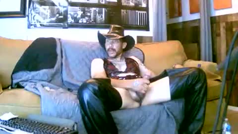 Snapshot of brutal3anddone chatting on 05/17/26, 06:11 brutal3anddone online show from 05/17/26, 06:11