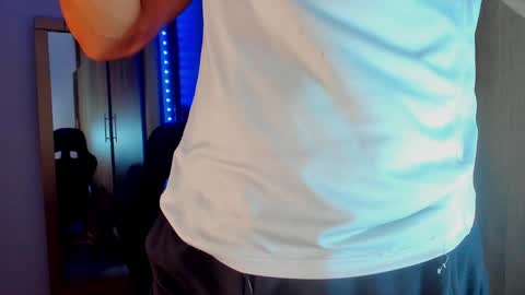 Snapshot of bryan_boy_ chatting on 01/31/25, 02:37 bryan online show from 01/31/25, 02:37