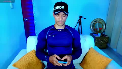 Snapshot of bryan_boy_ chatting on 04/13/26, 01:33 bryan online show from 04/13/26, 01:33