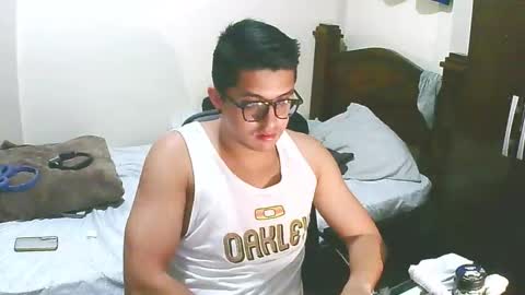 Snapshot of bryanbendy chatting on 11/25/25, 04:56 bryanbendy online show from 11/25/25, 04:56