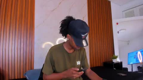 Snapshot of bryxxxon1 chatting on 02/13/25, 03:03 Bryxon online show from 02/13/25, 03:03