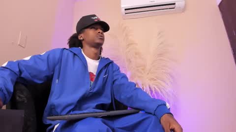 Snapshot of bryxxxon1 chatting on 02/18/25, 03:21 Bryxon online show from 02/18/25, 03:21