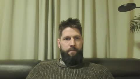 Snapshot of bubblebee1982 chatting on 12/15/24, 05:53 bubblebee1982 online show from 12/15/24, 05:53