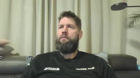 Snapshot of bubblebee1982 chatting on 12/20/24, 07:17 bubblebee1982 online show from 12/20/24, 07:17