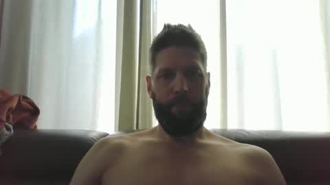 Snapshot of bubblebee1982 chatting on 02/19/25, 11:38 bubblebee1982 online show from 02/19/25, 11:38