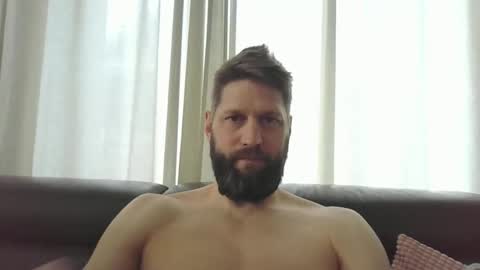 Snapshot of bubblebee1982 chatting on 02/28/25, 09:25 bubblebee1982 online show from 02/28/25, 09:25