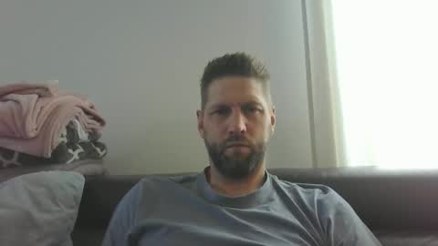 Snapshot of bubblebee1982 chatting on 09/12/25, 01:22 bubblebee1982 online show from 09/12/25, 01:22