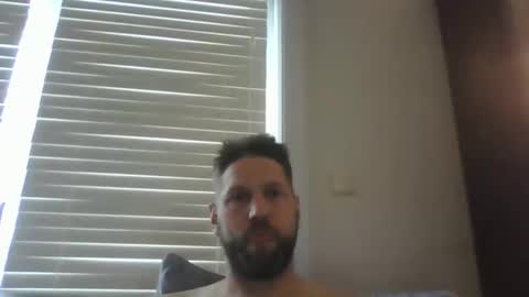 bubblebee1982 online show from 05/11/26, 12:00