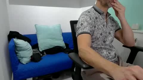 Snapshot of bubblebumdave chatting on 11/11/25, 04:07 Bubblebum online show from 11/11/25, 04:07