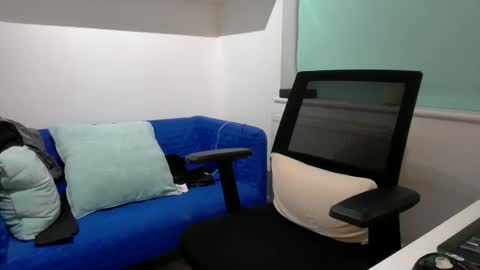 Snapshot of bubblebumdave chatting on 12/17/25, 04:24 Bubblebum online show from 12/17/25, 04:24