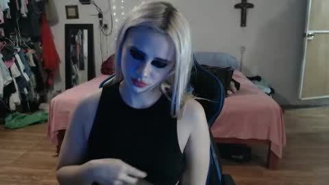 Isabella but call me isa  online show from 11/25/25, 04:45