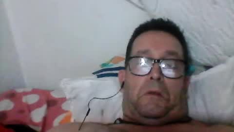Snapshot of buchs32 chatting on 06/12/26, 05:28 buchs32 online show from 06/12/26, 05:28