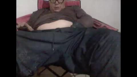 Snapshot of buddyluvzumore chatting on 12/22/24, 10:38 buddyluvzumore online show from 12/22/24, 10:38