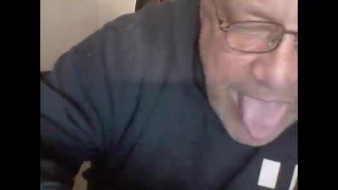 Snapshot of buddyluvzumore chatting on 12/29/24, 03:22 buddyluvzumore online show from 12/29/24, 03:22